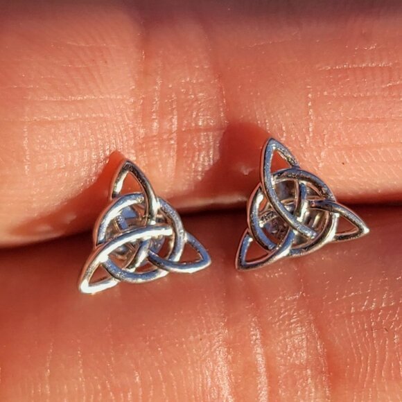 Irish triquetra Celtic knot 925 sterling silver studs earrings - Picture 13 of 13